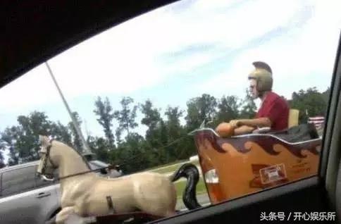 内涵笑话：班主任忽然冲进来，一把夺走我手机，他一手的粘稠感……