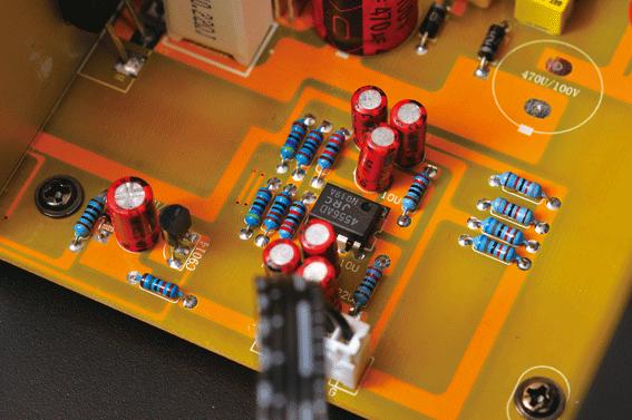 平凡外观下的高技术：ADVANCEDAudioAcousticsD2000合并功放