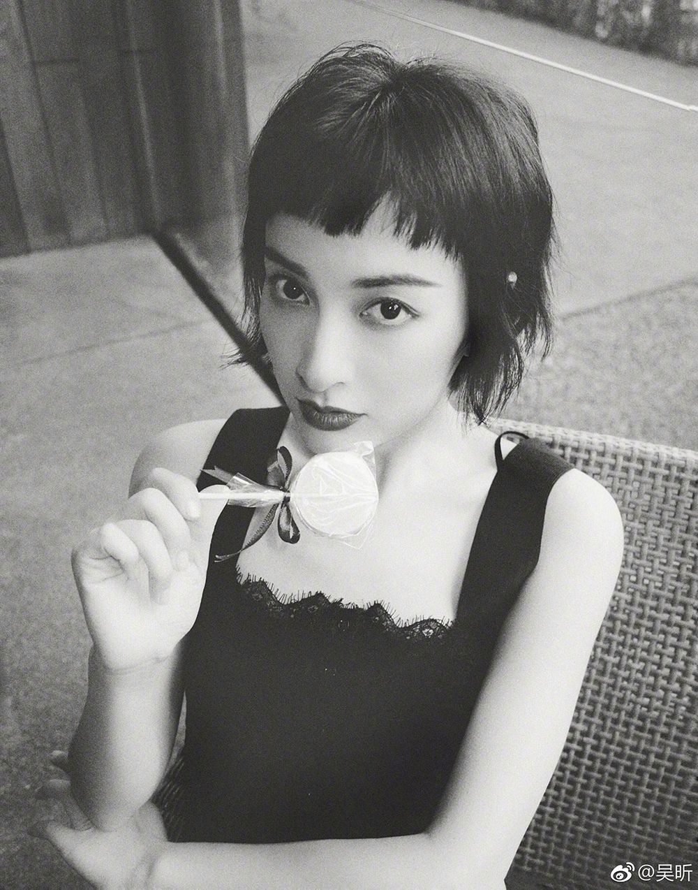 吴昕晒了一箱口红,吴昕弄断口红