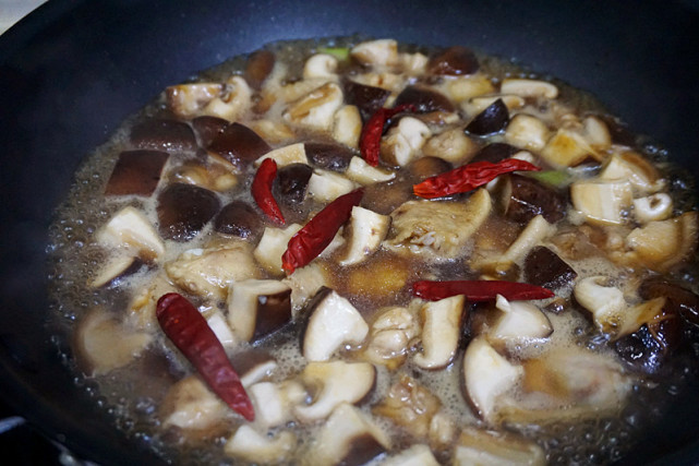 治脚气，先要肠胃调理顺，四月常吃这种能量菜，食补效果立竿见影