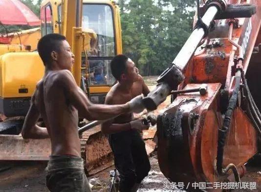 35岁改行修挖机有前途吗,从事挖机维修到底有没有前途