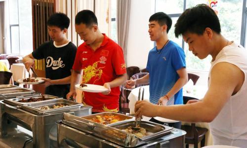 运动员伙食标准一览表,男足伙食对比女足伙食
