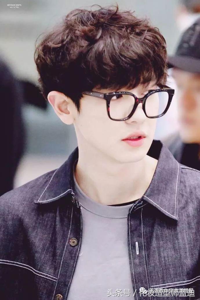 金俊勉，朴灿烈，都暻秀机场*服私**，活动*服私**搭配