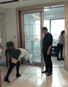 搞笑gif你敢欺负他看我怎么收拾你,搞笑gif再不听话就把你咔嚓了