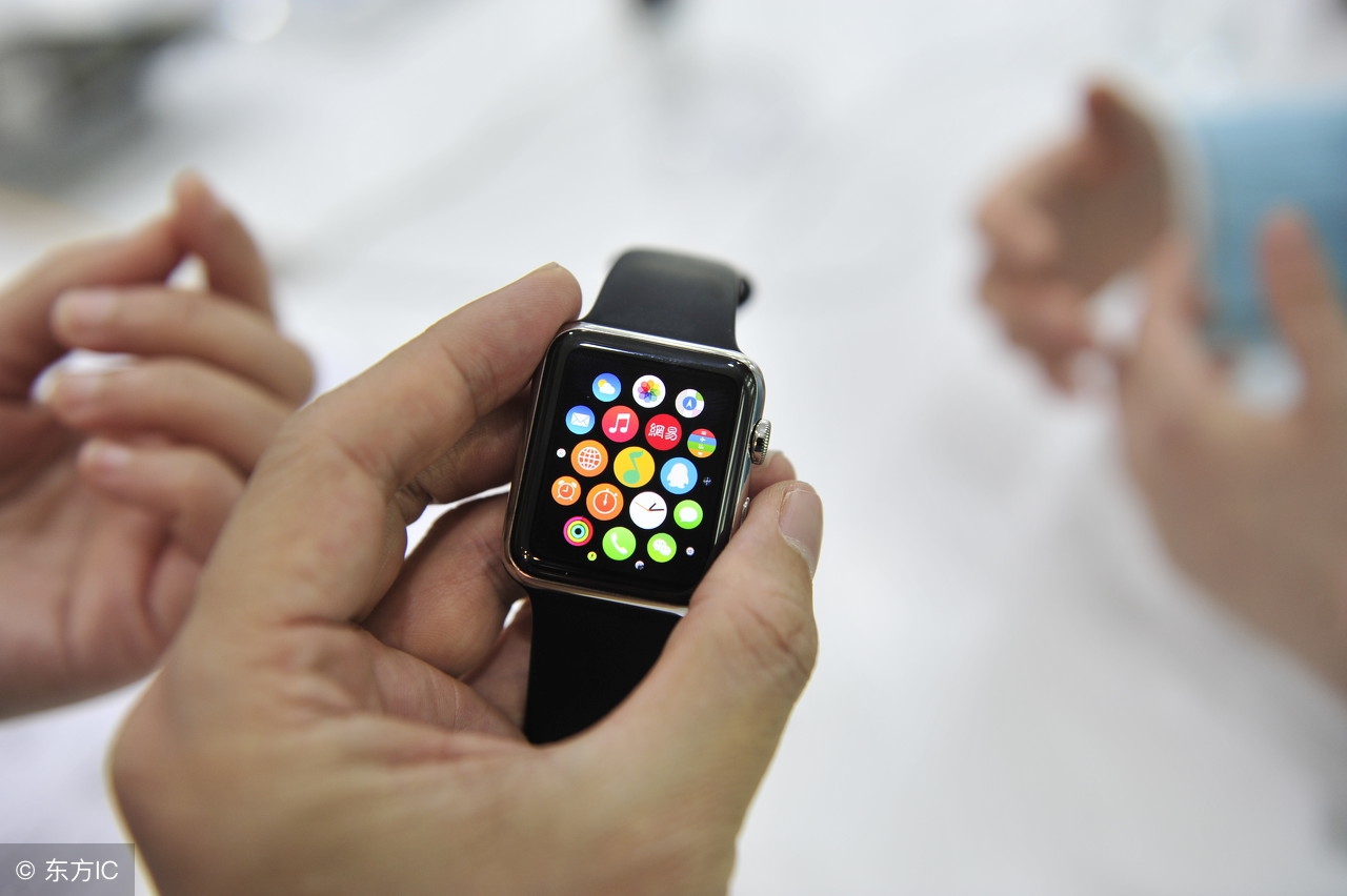 同样是爆出“闪存门”，为什么苹果得到了宽容，华为却不被原谅？