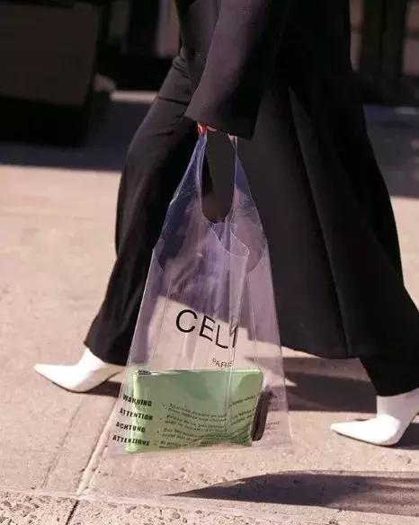 惨剧|买了个6000元的PVC包,被海关当塑料袋扔了,扔了……