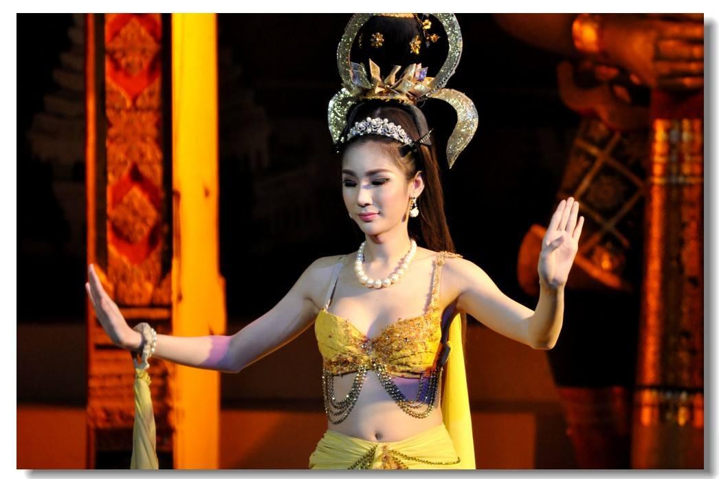 泰国“人妖”光鲜背后的辛酸史