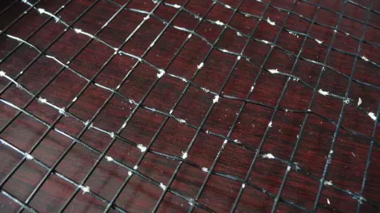 羽毛球拍线什么情况下该换,打羽毛球把线打断了怎么发朋友圈