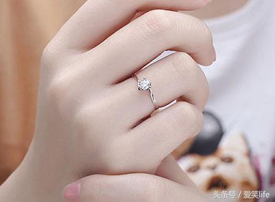 左手中指戒指女生的戴法和意义,中国古代戒指的戴法和意义