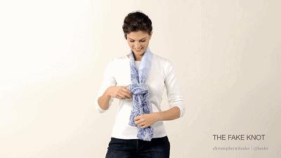 时尚高端珍珠扣丝巾高贵系法配饰,丝巾怎么系比较好看而且简单方便