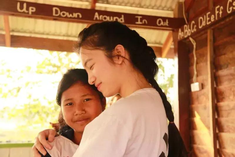 柬埔寨支教、广州捐发、武汉大学大二小姐姐蔡洵的故事可不止这些