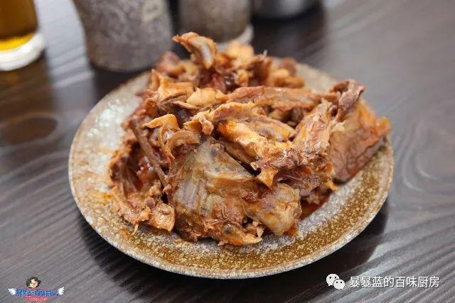 这家店用六星级面粉做凉皮配东北鸡架爆好吃,一般人还不让加盟…