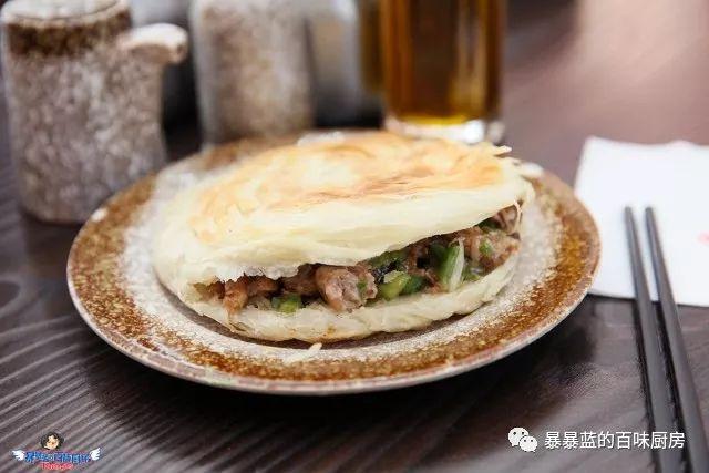 这家店用六星级面粉做凉皮配东北鸡架爆好吃，一般人还不让加盟…