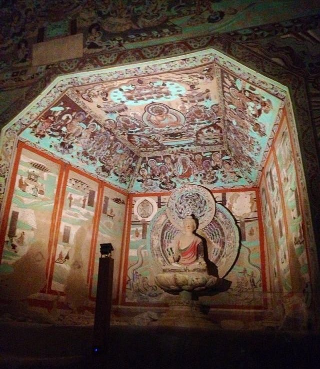 敦煌莫高窟以什么闻名于世,敦煌莫高窟被誉为