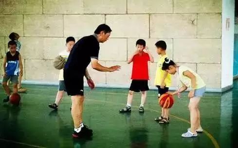 在家陪孩子玩什么好,在家可以跟孩子玩哪些有趣的游戏