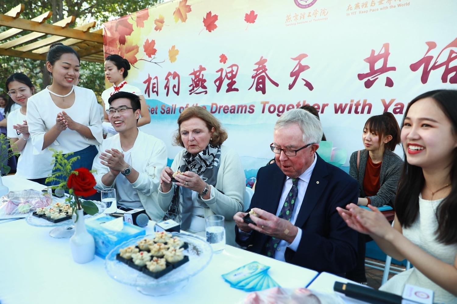 加拿大前总理和夫人到访燕京理工学院世界级政治家带学生看世界