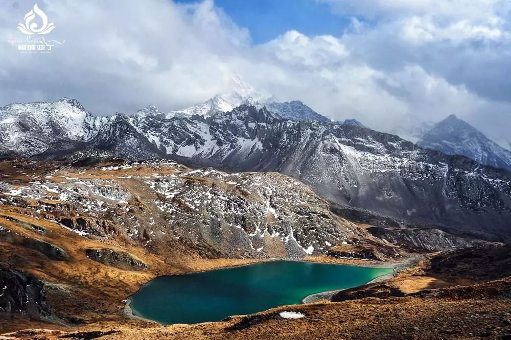 来自稻城亚丁的纯粹，是你没见过的美。