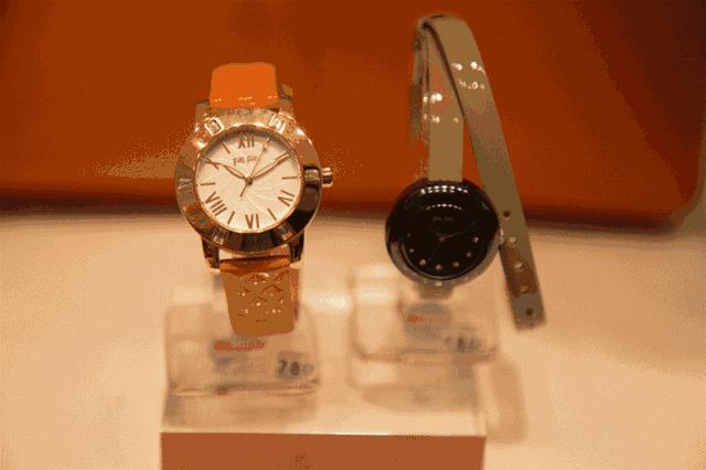 香港prada普拉达折扣店,香港的prada包包哪里最便宜