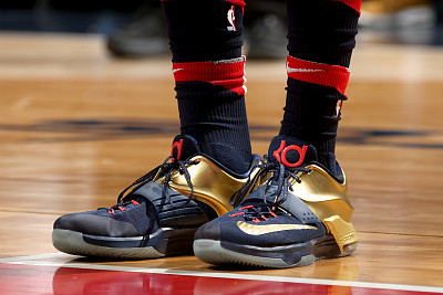 nba赛场球鞋特写,安踏kt8纪念科比
