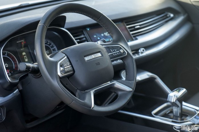 哈弗h6蓝标1.5t测评,第三代哈弗h61.5t2.0t选哪个好