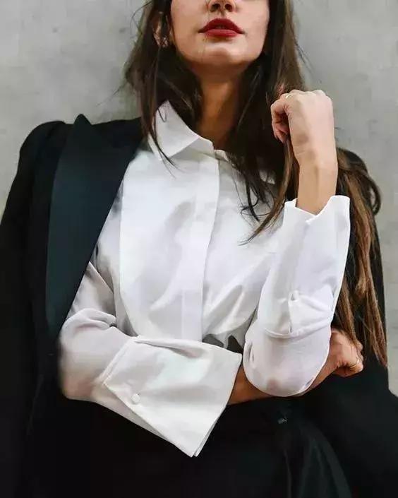 衣服发黄不要扔用它变白,白衣服发黄用漂白剂能洗白吗