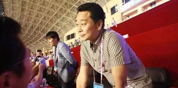 他是中国迈巴赫第一人,而且还对游艇情有独钟!