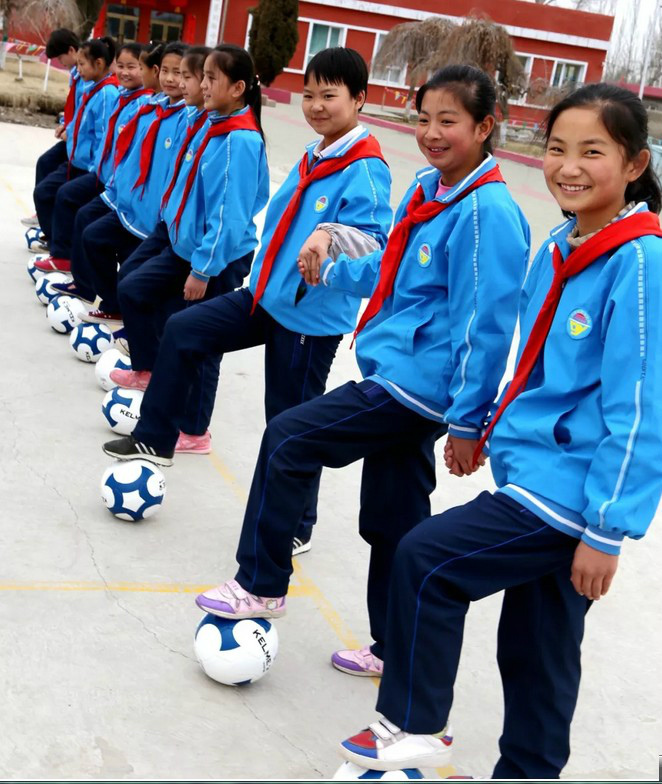 *疆新**红石慈善基金会亚力坤·奥斯曼专项基金的苹果足球之路