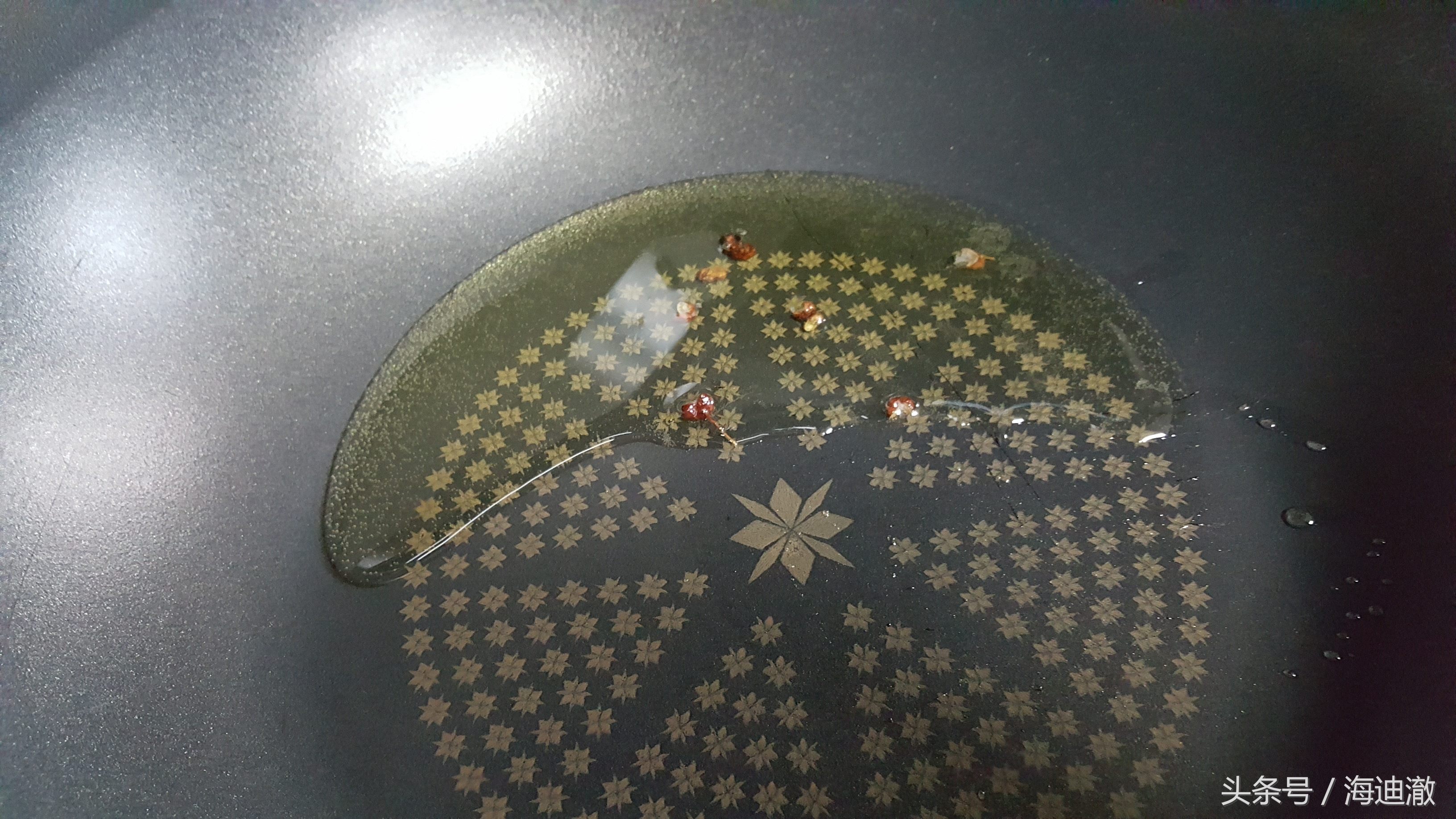 它的叶子常被人丢弃，殊不知其含有大量胡萝卜素孩子吃了长大个