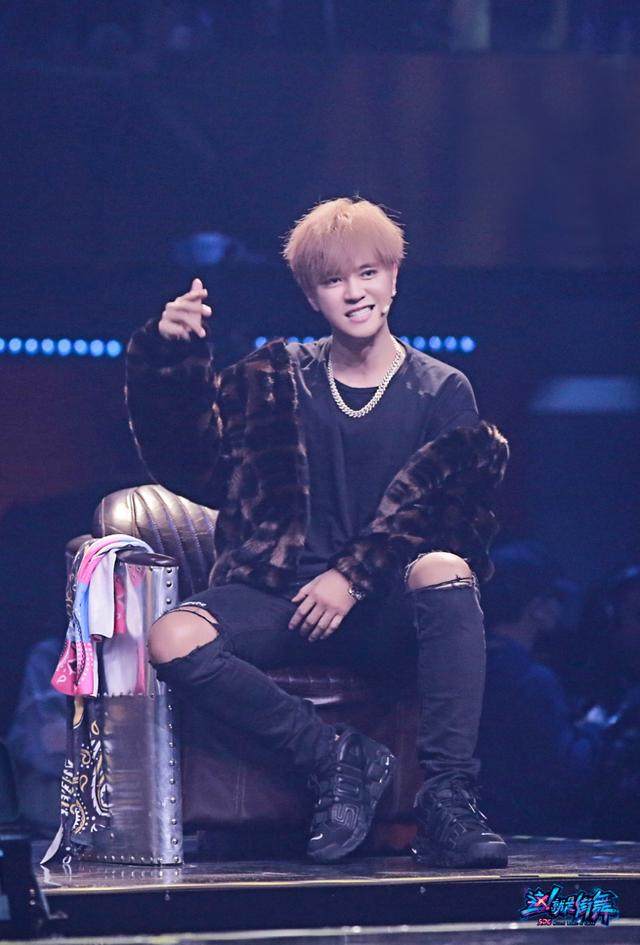 范丞丞盲盒手办乐华,范丞丞易烊千玺朋友请听好头像