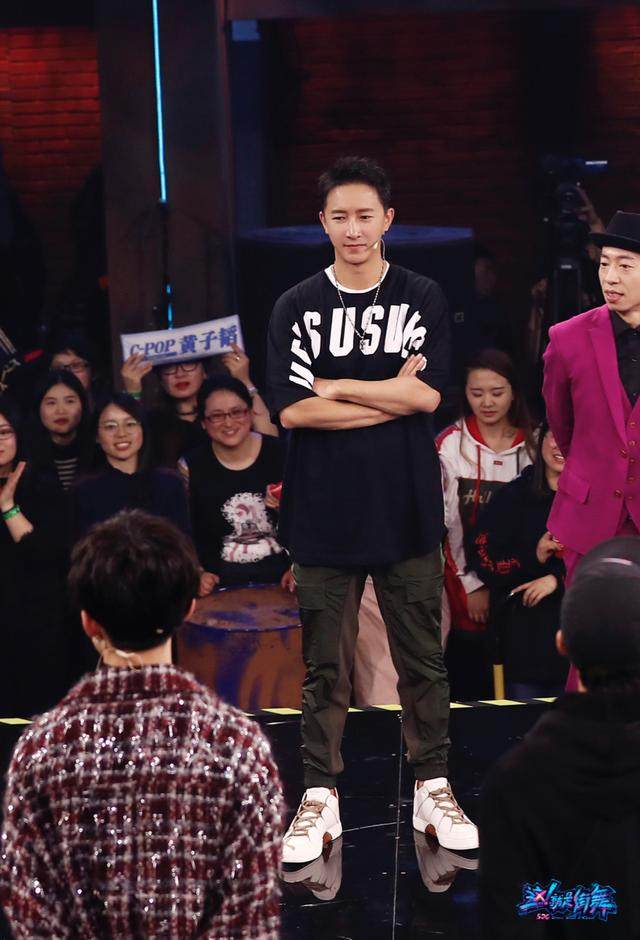 范丞丞盲盒手办乐华,范丞丞易烊千玺朋友请听好头像