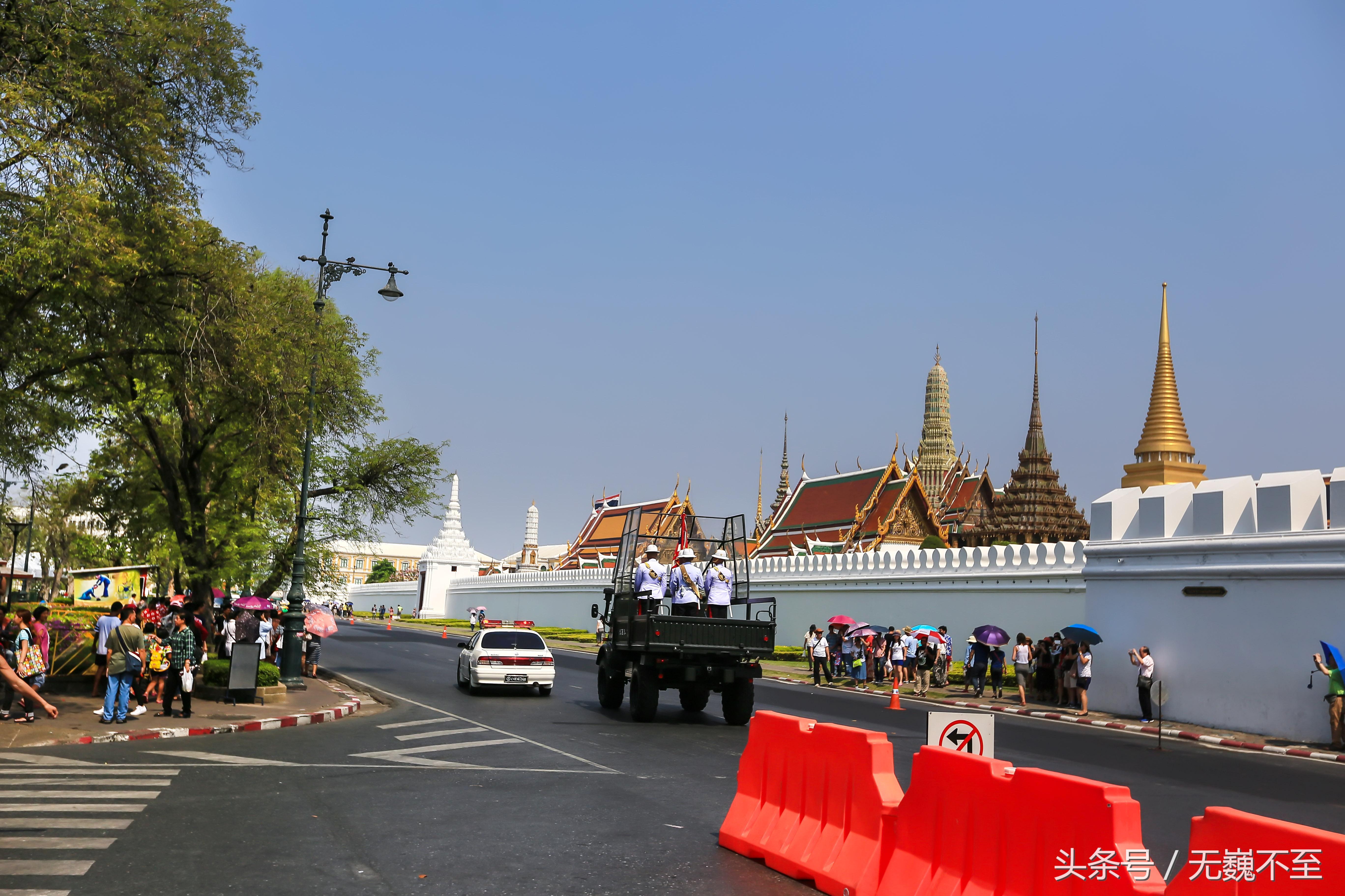 踏春曼谷，泼水大战前竟然先把泰国皇家卫队“检阅”一遍