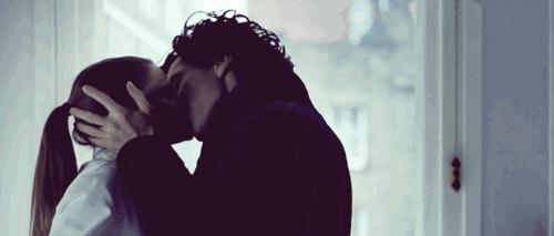 如何哄生气的女朋友亲吻,如何哄生气的女朋友接吻