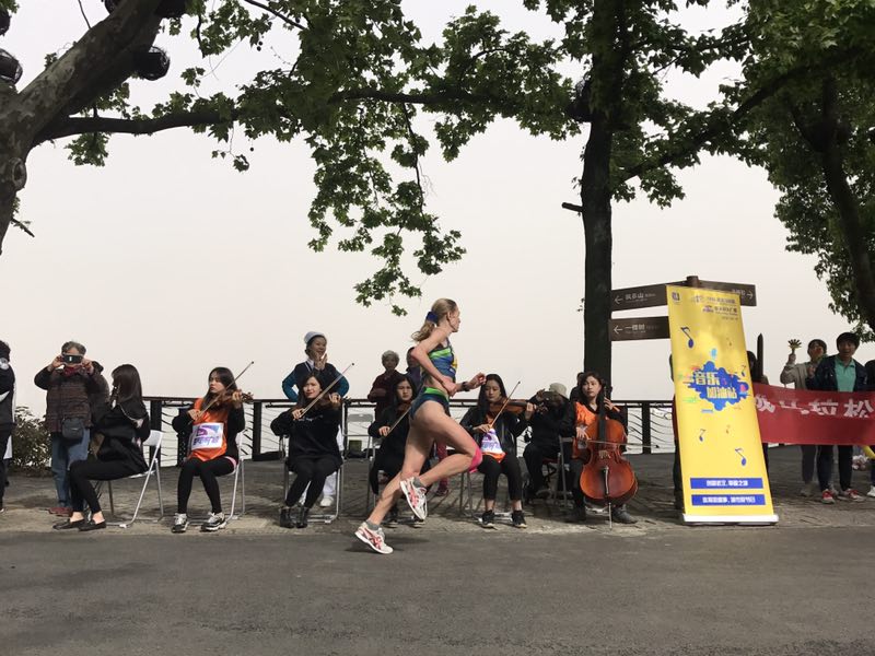 美妙音乐为最后赛程助威,汉马音乐加油站为“勇者”释放尖叫