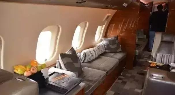 开4亿飞机参加同学会！从广场路做到全球的温州老板