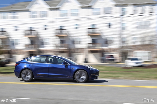 电动汽车的新王者来了！爱卡试驾特斯拉Model3！