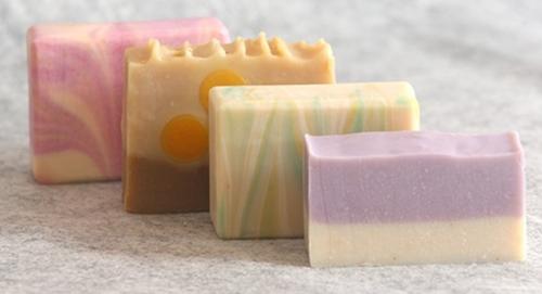 宝妈衣服上有奶味怎么消除,宝妈衣服上的奶水怎么清洗