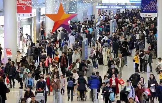 入境其他国家要小费,入境中国带多少美金现金