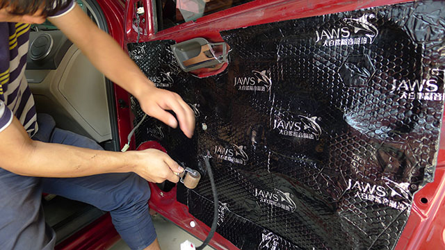 自来水老客户雪佛兰乐风更换车载导航与升级汽车音响!昆明静丰