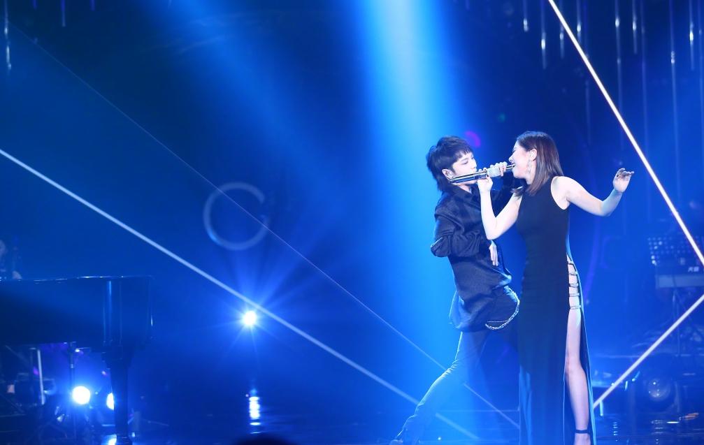 华晨宇邓紫棋光年之外国外的反应,华晨宇跟邓紫棋合唱歌有哪些