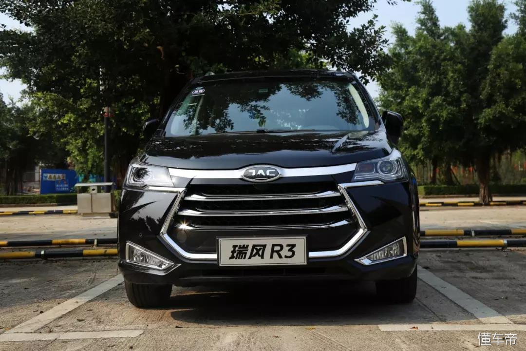 宝马同款内饰，比宝骏730轴距还长，瑞风R3仅售6.48万起！