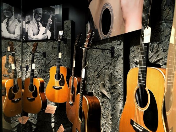 美产马丁d28吉他价格,马丁纪念款彩绘吉他