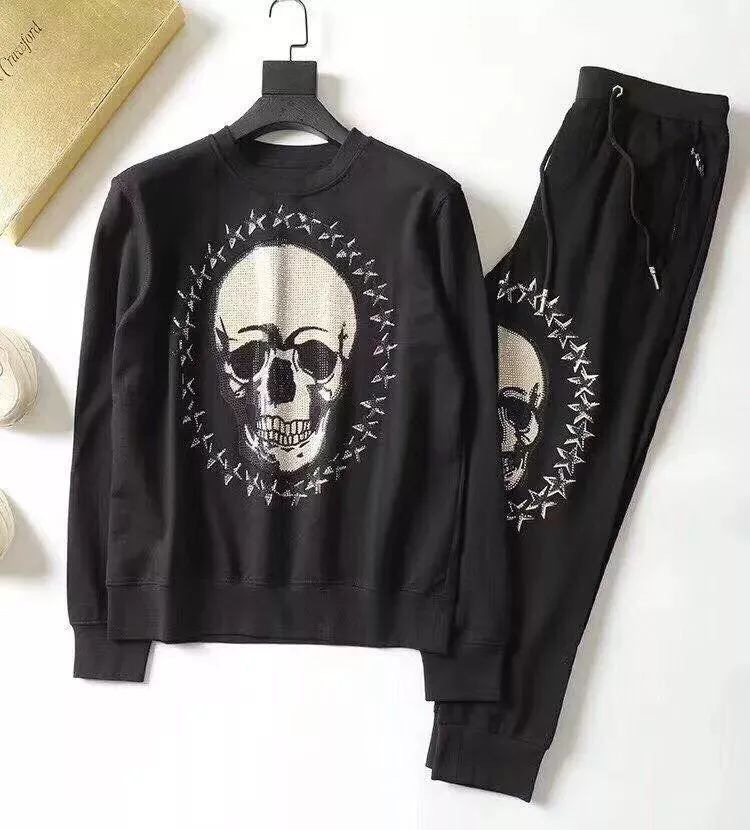 菲利普莱茵，PP2017春夏系列。经典水钻刺绣骷髅套