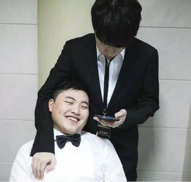 LOL土耳其战队辅助表示出柜网友：RNGay的各位什么时候宣布