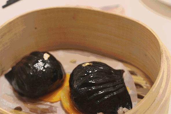 长沙老板也太“黑心”了！这么黑的食物也给我吃！