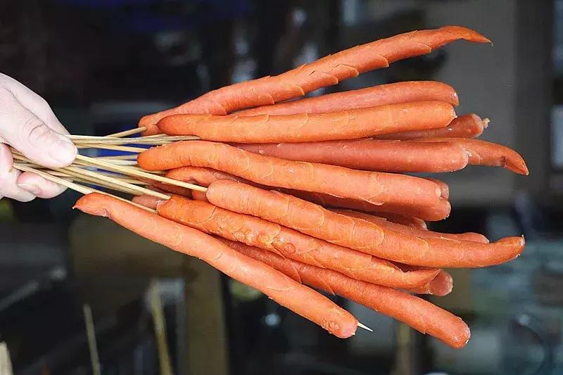 一出摊就排队了,出摊就排队的盒饭