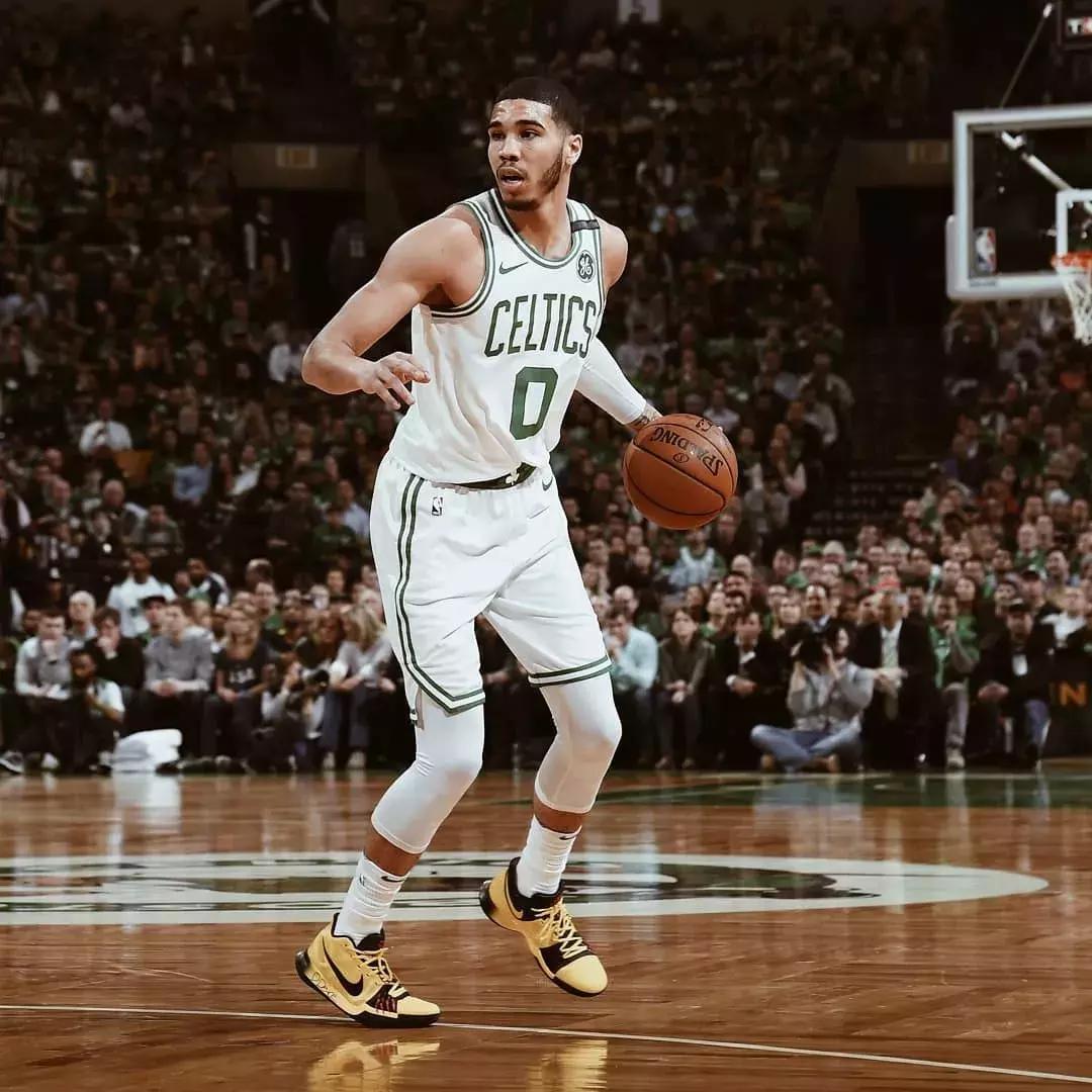 北境之王真科蜜！4月18日NBA赛场球鞋赏析