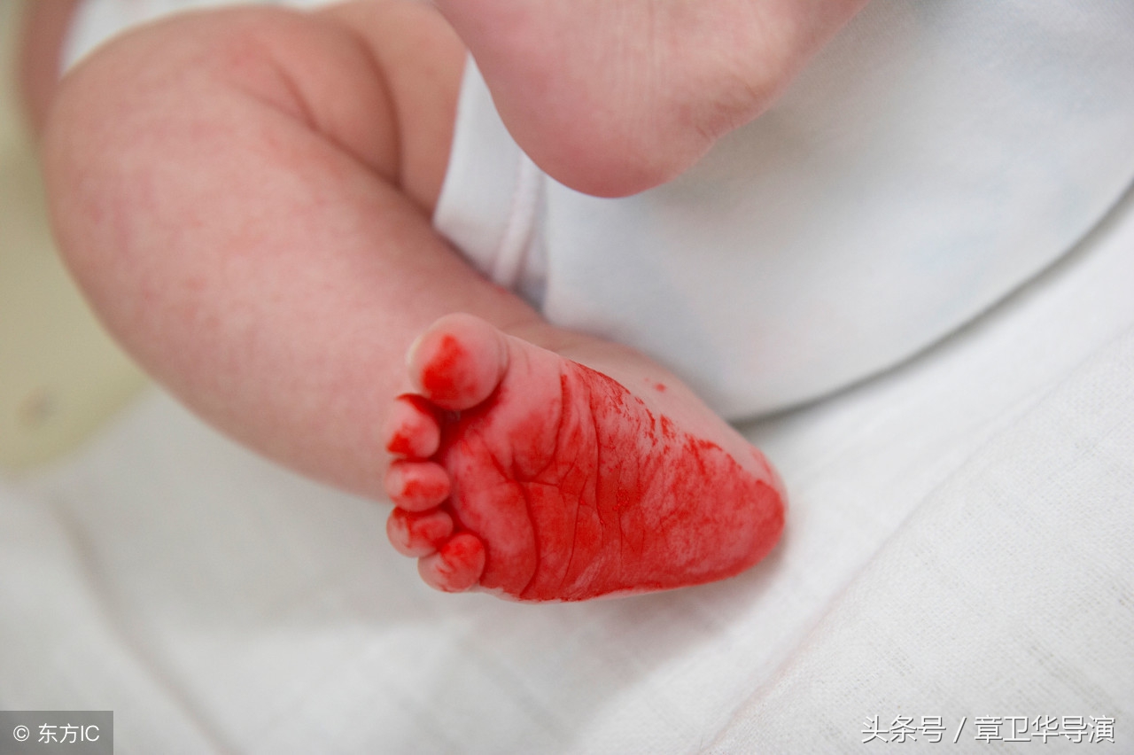 宝宝出生为什么要印脚印,婴儿印脚印是印哪一只