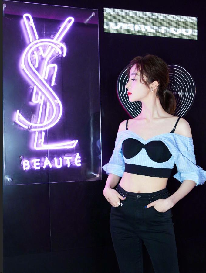 你还在关注独孤天下里演傻白甜的她,却不知人家悄悄换了张脸……