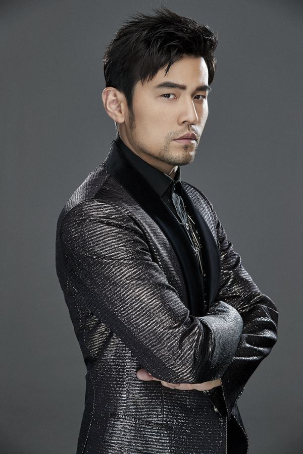 他们这么优秀，为什么要喜欢外国人？