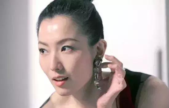 方脸女性适合留什么样的发型,方脸女生适合什么发型及穿搭